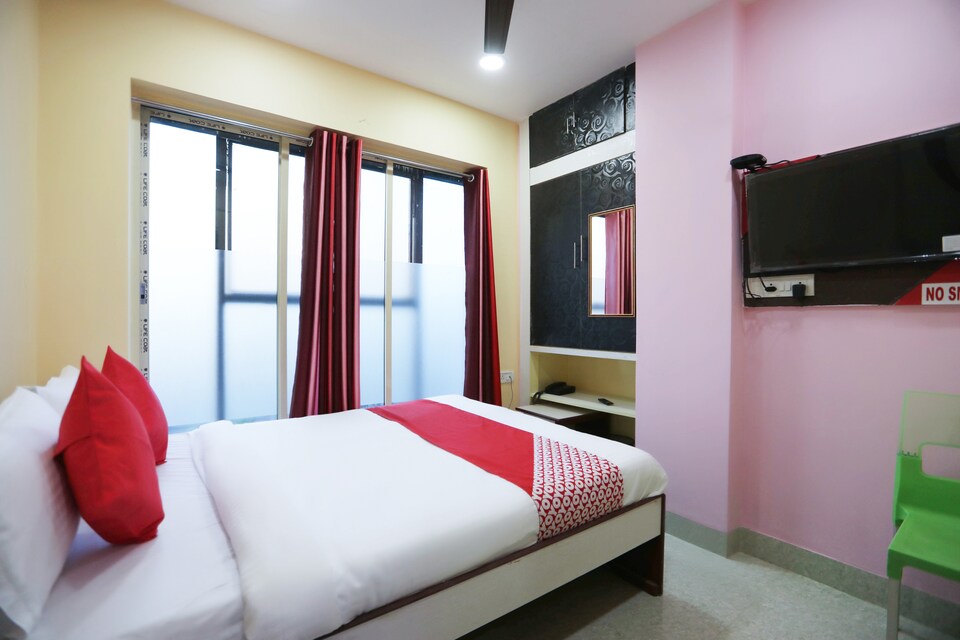 OYO Niloy Guest House Near Acropolis Mall, Santoshpur Kolkata, Kolkata