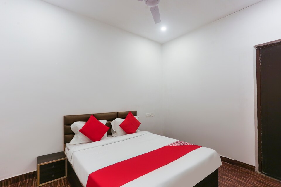 OYO 62052 Happy Hours, Airport Road - Raipur, Raipur