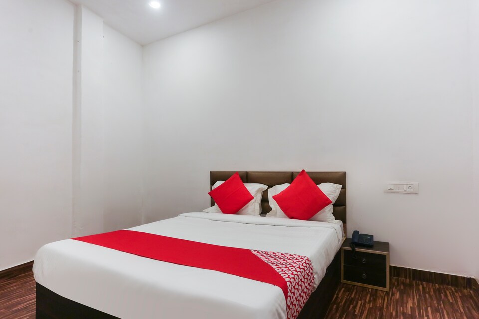 OYO 62052 Happy Hours, Airport Road - Raipur, Raipur