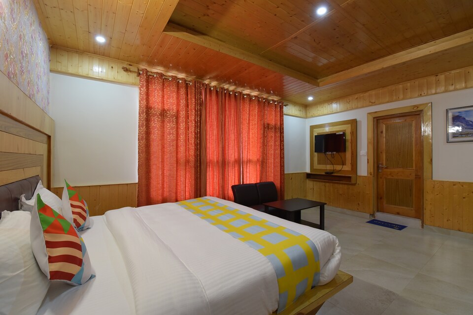 OYO Home 62067 Luxurious Villa Dhungri, Hadimba Road Manali, Manali