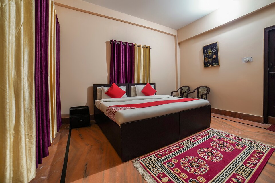OYO 62087 Om Kaar Hotel, Bageshwar City, Bageshwar