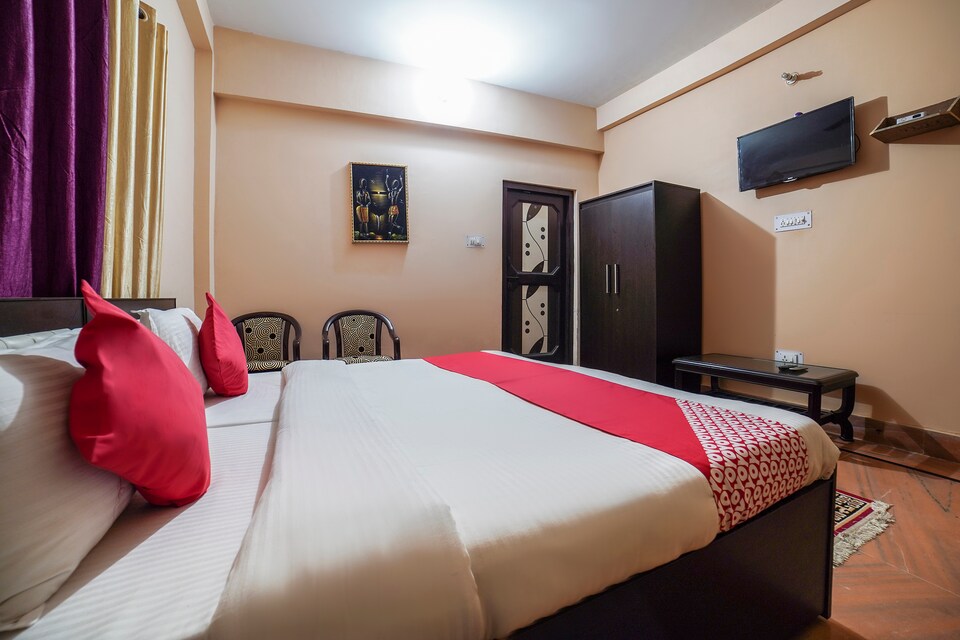 OYO 62087 Om Kaar Hotel, Bageshwar City, Bageshwar