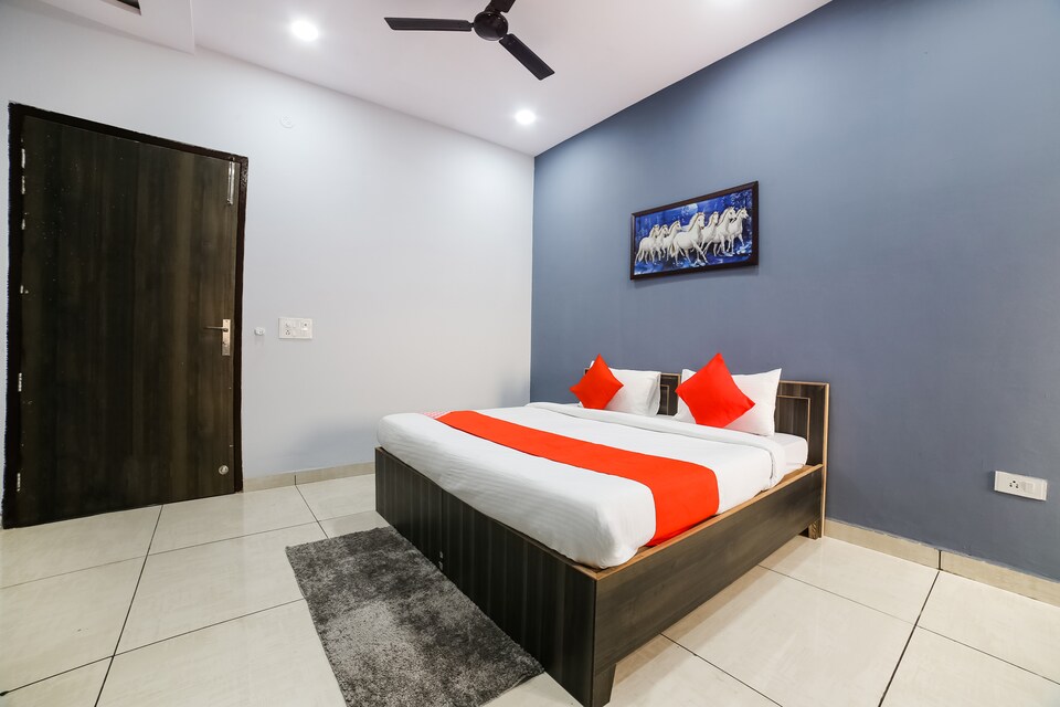 OYO 62095 Blue Carpet, Narnaul City, Narnaul