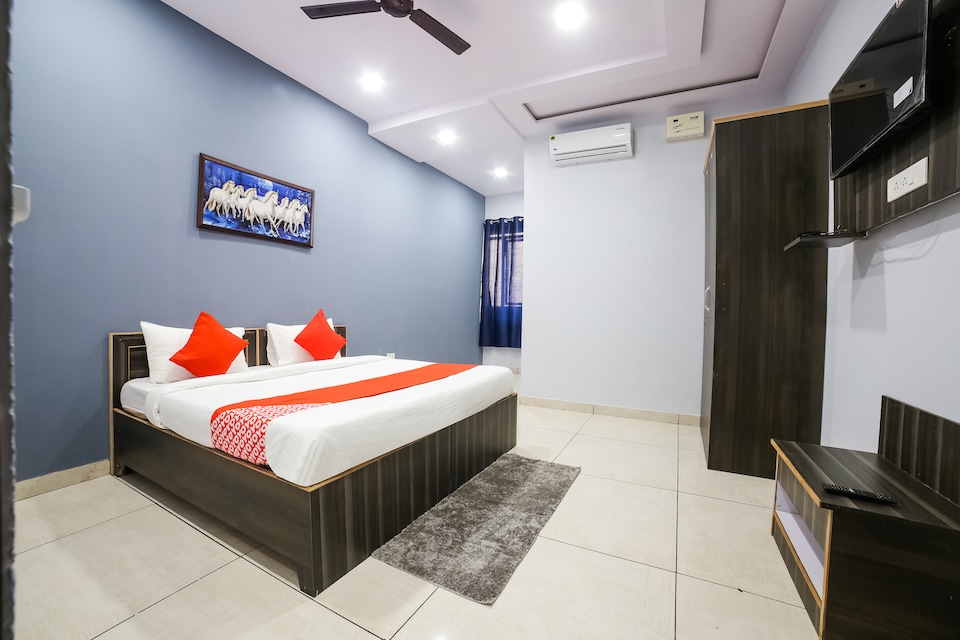 OYO 62095 Blue Carpet, Narnaul City, Narnaul