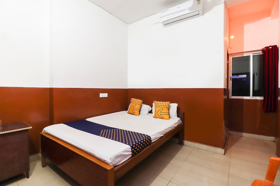 SPOT ON 62118 Adarsh Guest House, Purnea, Purnea