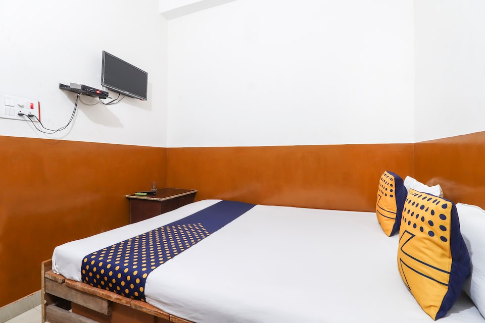 SPOT ON 62118 Adarsh Guest House, Purnea, Purnea