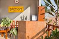 SPOT ON 1746 Putri Kuning Residence