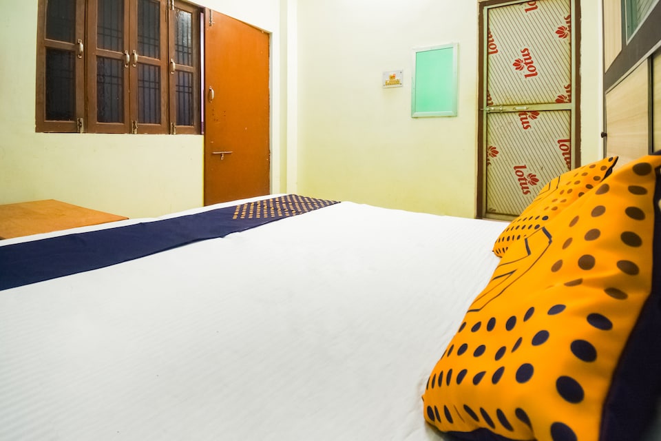 SPOT ON 62148 Surabhi Guest House, Mirzapur, Mirzapur