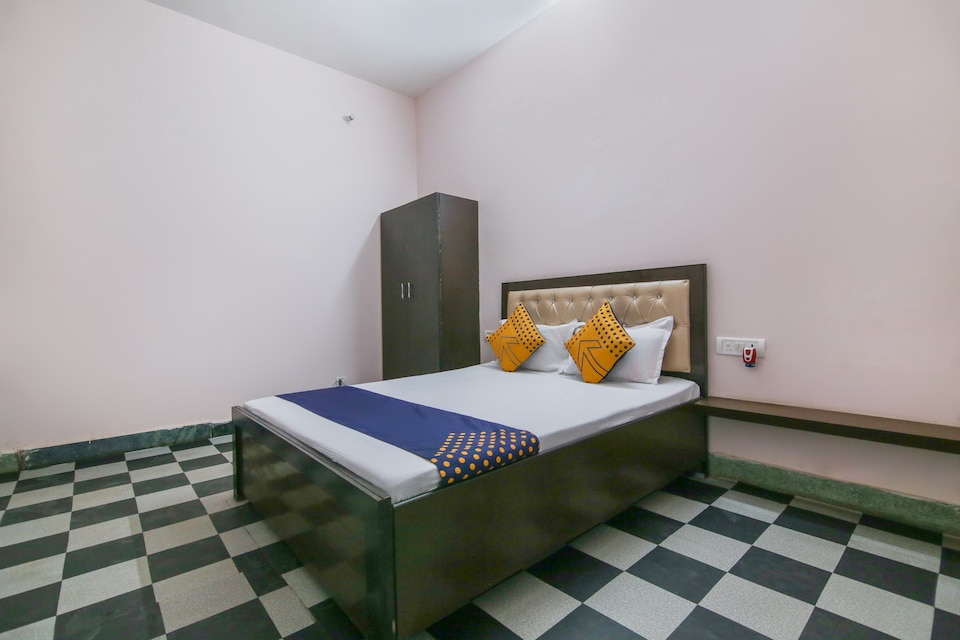 SPOT ON 62182 Khubsaras, Corporate Complex, Agra