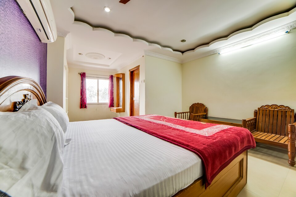 SPOT ON 62202 Hotel Mayuri Grand, Yadagirigutta, Nalgonda