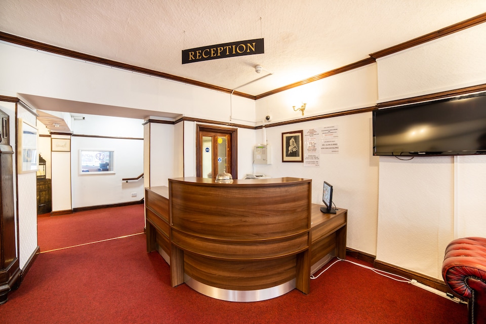 OYO Royal Hotel, Kettering (South England), Kettering