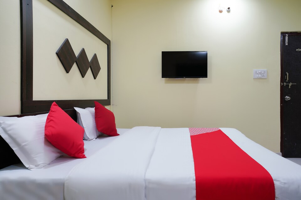 OYO 62215 The Victoria , Gachibowli, Hyderabad