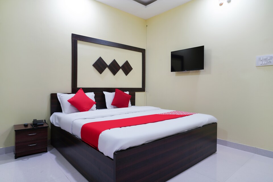 OYO 62215 The Victoria , Gachibowli, Hyderabad