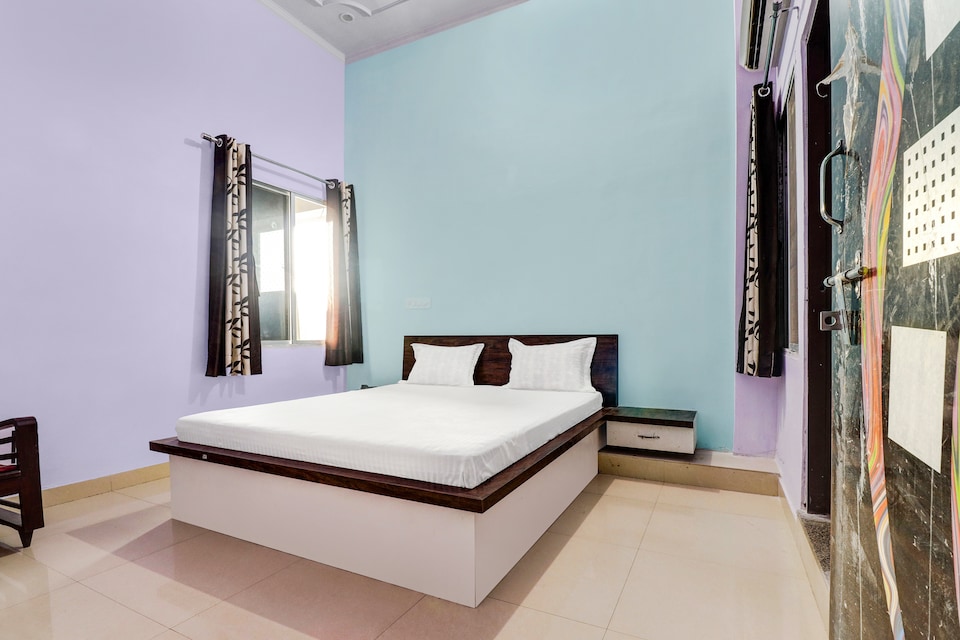 SPOT ON 62216 Hotel Shahi Niwas, Reengus, Reengus