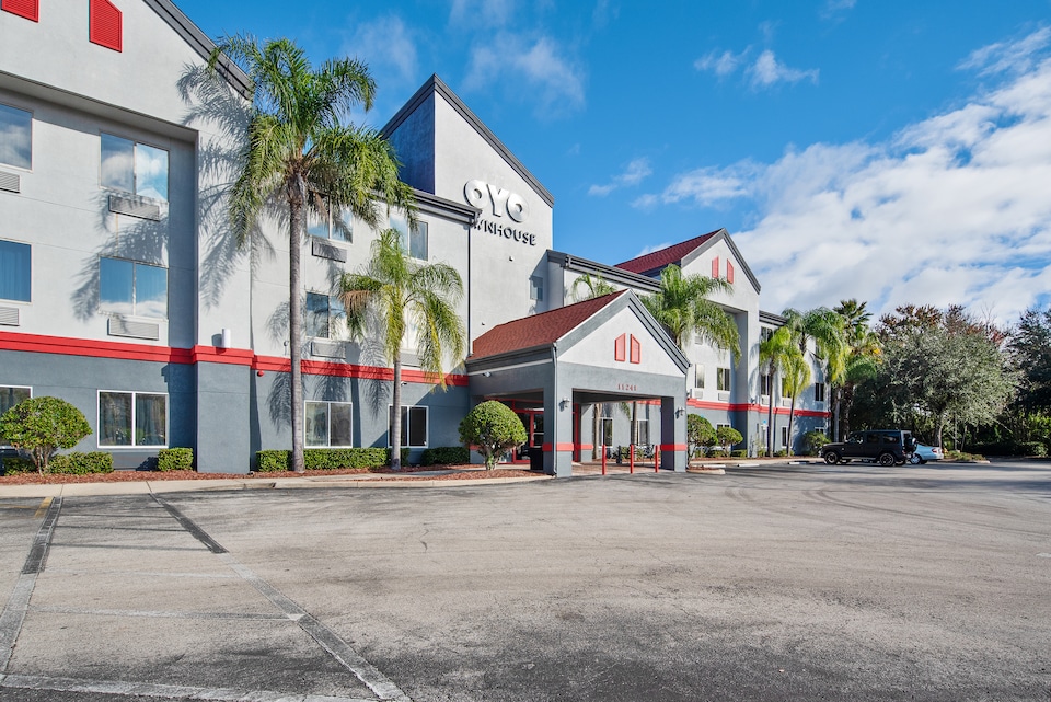 OYO Townhouse Orlando West, C32808, Orlando