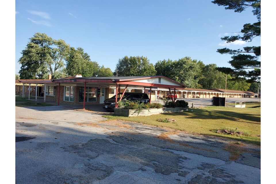 OYO Hotel Flora IL North, C62439, Flora IL