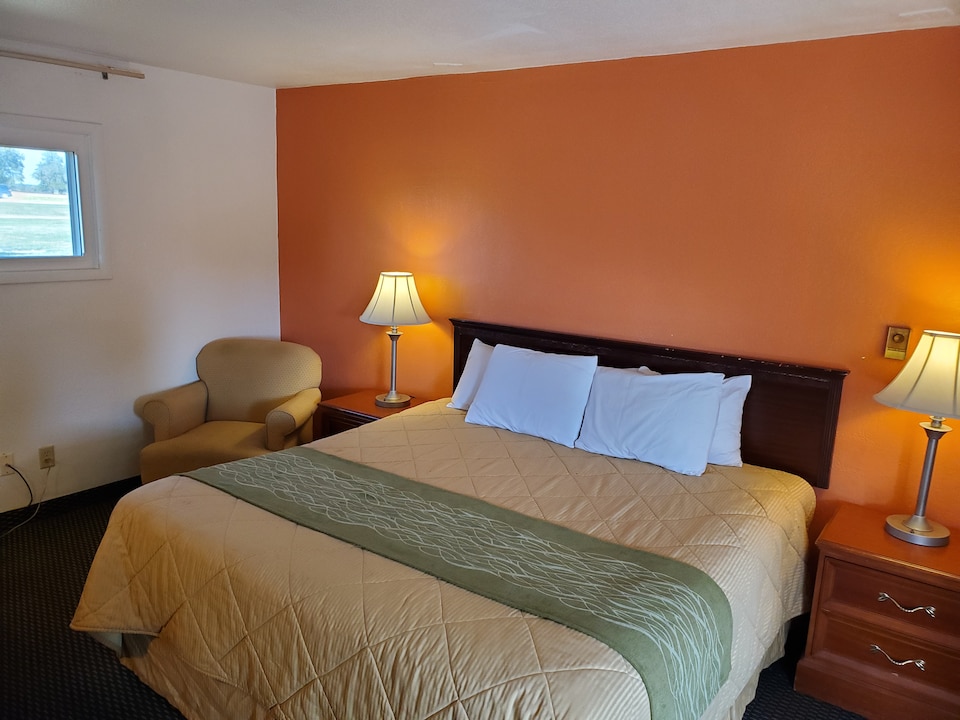 OYO Hotel Flora IL North, C62439, Flora IL