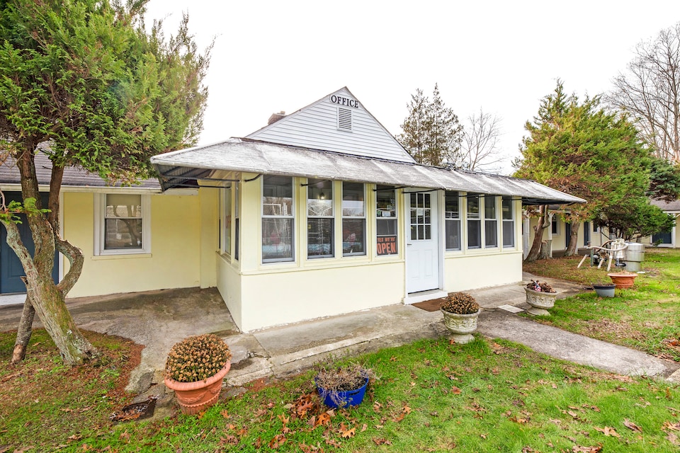 OYO Hotel Neptune NJ Route 66, C7719, Neptune