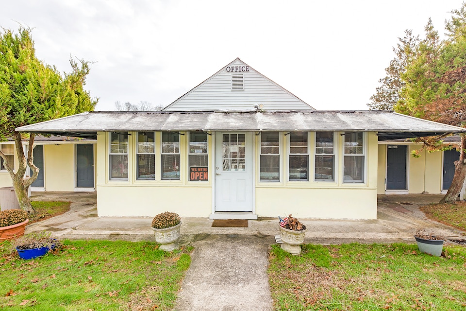 OYO Hotel Neptune NJ Route 66, C7719, Neptune