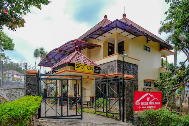 SPOT ON 1767 Villa Anggur Panderman