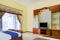 SPOT ON 1767 Villa Anggur Panderman