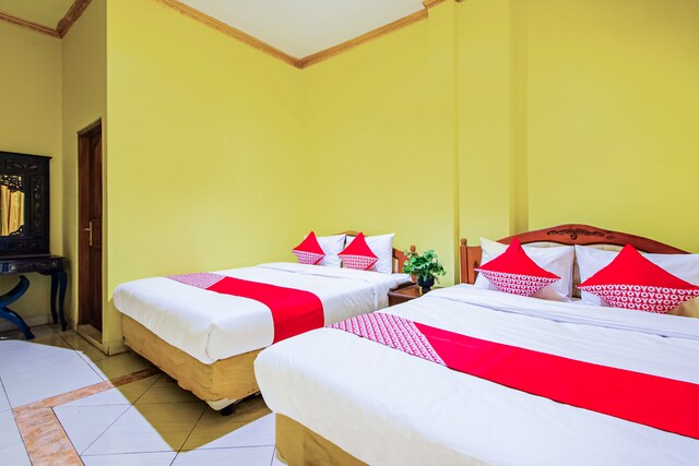 OYO 1770 Hotel Mawar Saron 2