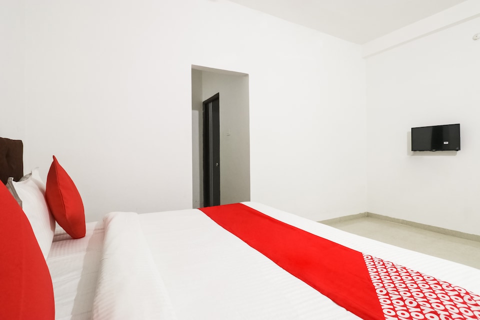 OYO 62270 Hotel Divashi, Bhawarkua Indore, Indore