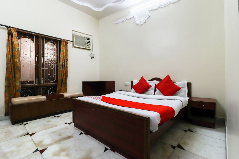 OYO 62282 Nipun Bhandari, Hazratganj Lucknow, Lucknow