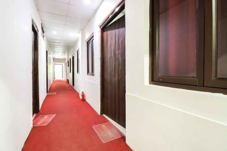OYO 62312 Hotel Gulmarg , Library Chowk Mussoorie, Mussoorie