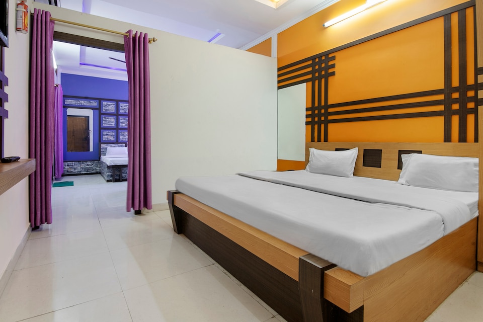 SPOT ON 62318 Rajhamsa Hotel, Chikballapur-Bangalore, Chikballapur