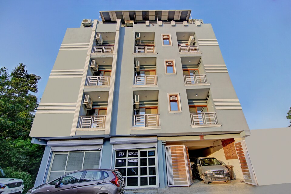 OYO LIFE DEL2090 Nr Chhattarpur Metro, Delhi City , Delhi