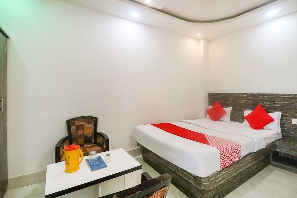 OYO 62353 Hotel Golden Park Inn, Basukinath, Dumka