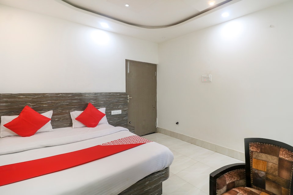 OYO 62353 Hotel Golden Park Inn, Basukinath, Dumka