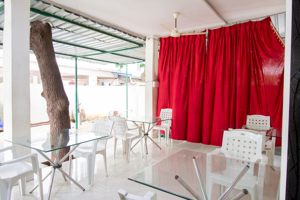 OYO 62360 ESSVEE HOTELS, Mahanadu Extension VIjayawada, Vijayawada