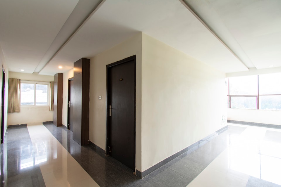 OYO 62360 ESSVEE HOTELS, Mahanadu Extension VIjayawada, Vijayawada