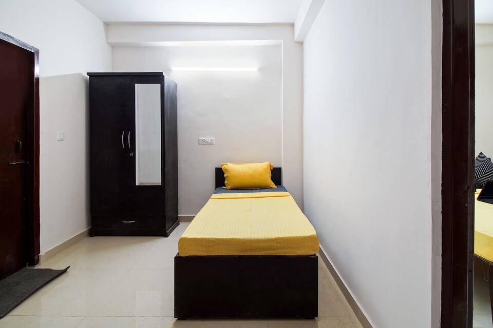 OYO LIFE GRG1763 Golf Course Ext Rd, Sohna Road, Gurgaon