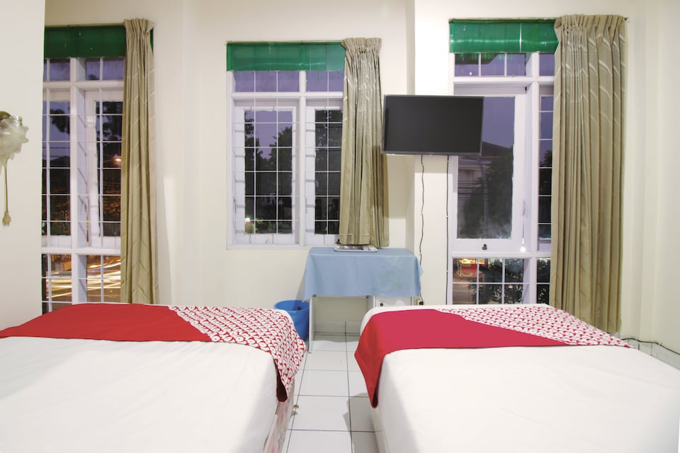 OYO Flagship 1779 Syahransah Guest House, Pasteur, Bandung