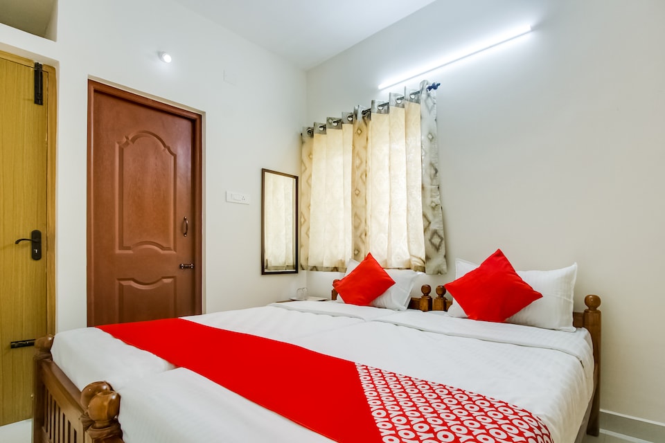 OYO 62412 Snekham Service Apartments, Othakalmandapam, Coimbatore