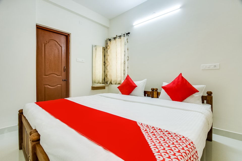 OYO 62412 Snekham Service Apartments, Othakalmandapam, Coimbatore