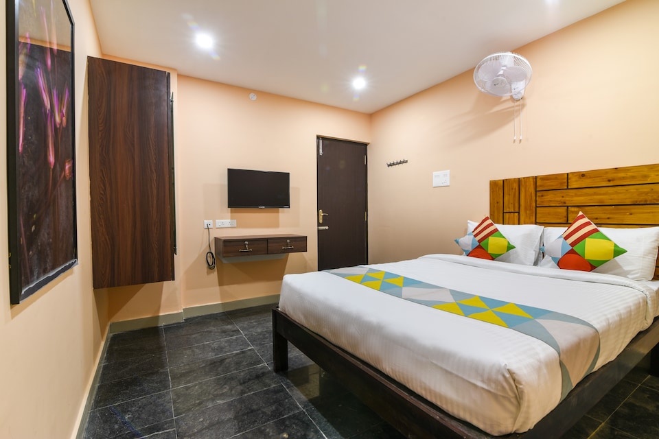 OYO Home 62423 Compact Studio Cozy Stay, Near To Kamatci Hotel, Pondicherry City Centre, Pondicherry