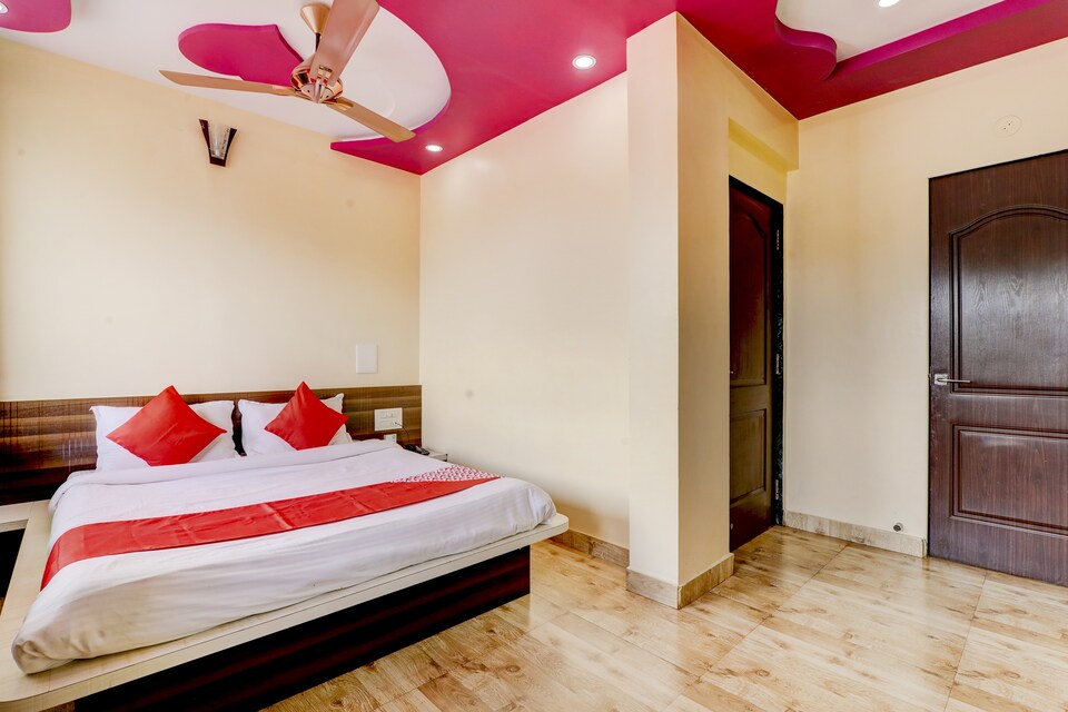 OYO 62432 Saarah Hotel , Malvan, Malvan