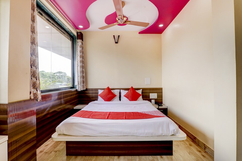 OYO 62432 Saarah Hotel , Malvan, Malvan