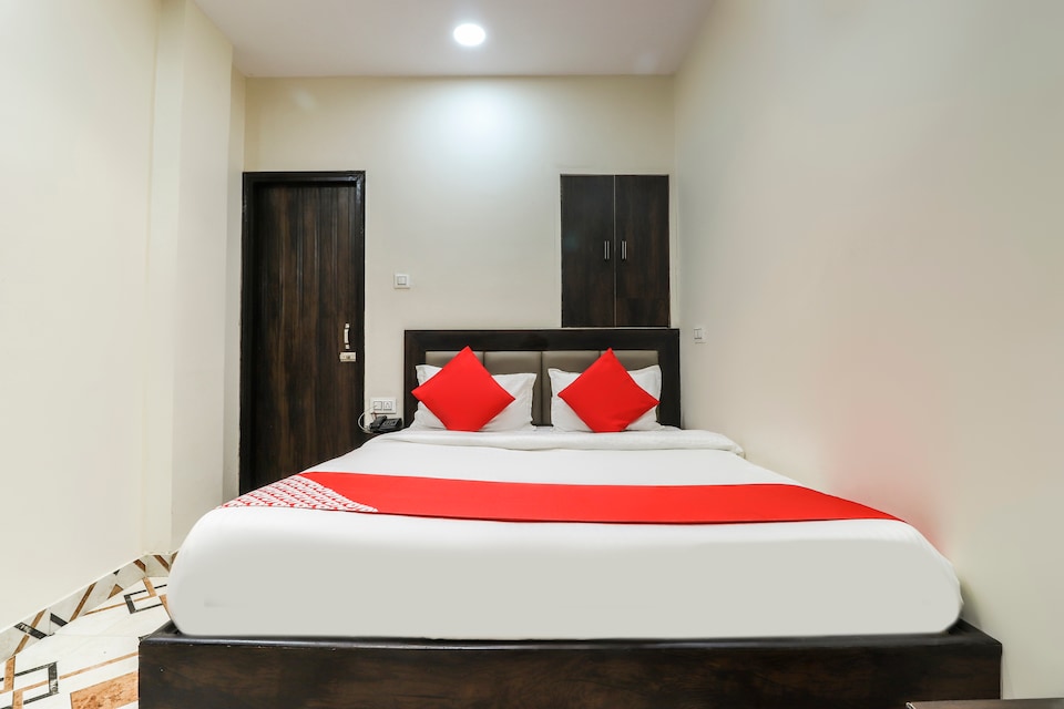 OYO Hotel City Palace, Mall Road Kanpur, Kanpur