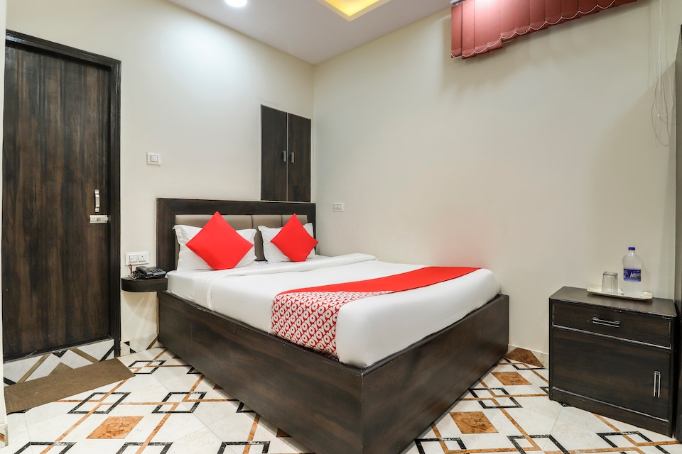 OYO Hotel City Palace, Mall Road Kanpur, Kanpur