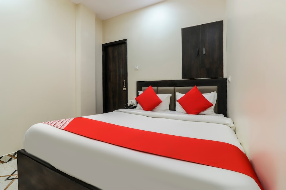 OYO Hotel City Palace, Mall Road Kanpur, Kanpur