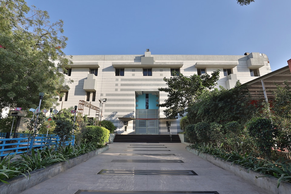 OYO 5054 Sun-N-Step Club, Vastrapur Ahmedabad, Ahmedabad