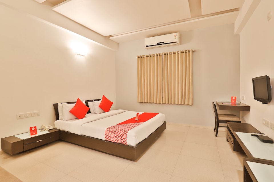 OYO 5054 Sun-N-Step Club, Vastrapur Ahmedabad, Ahmedabad