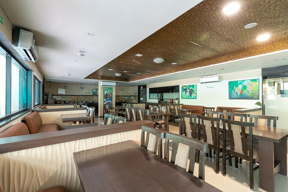 Capital O 62531 Hotel Presidency, Mashal Chowk Daman, Daman