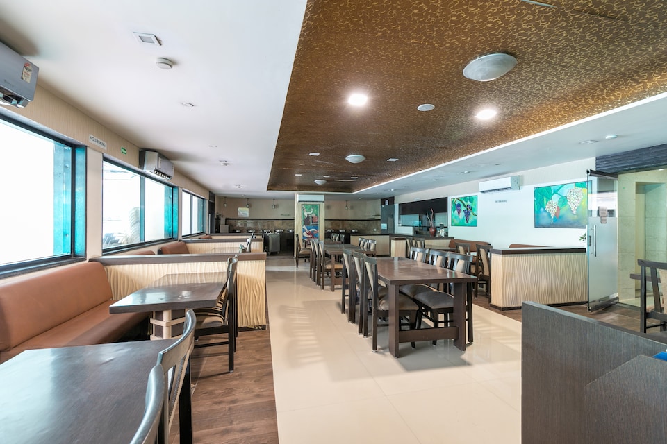Capital O 62531 Hotel Presidency, Mashal Chowk Daman, Daman