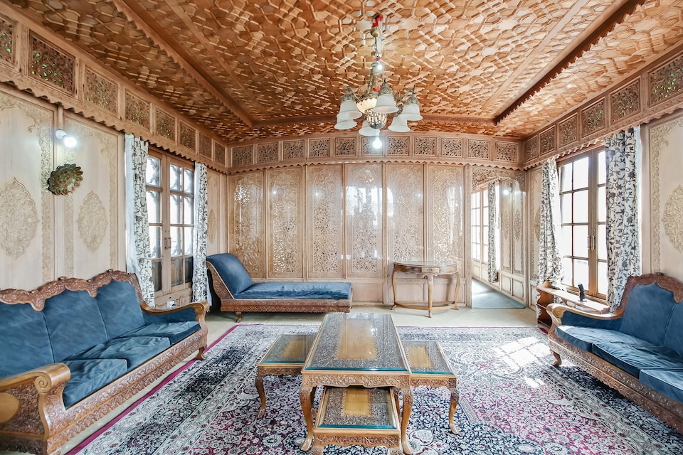 OYO 5056 Houseboat Batkoo, Nigeen Lake, Srinagar